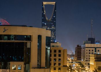 شقة بغرفة معيشة وغرفة نوم 