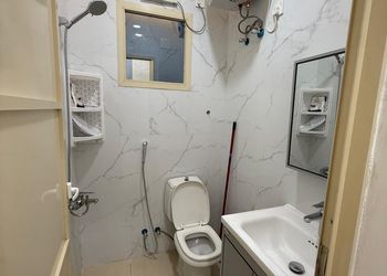 استديو بأثاث مريح وبسيط 