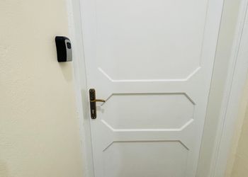 استديو بأثاث مريح وبسيط 
