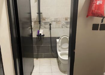 استديو هادئ وبأثاث مريح وبسيط 