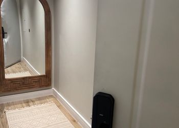 شقة بغرفة جلوس وغرفتين نوم 