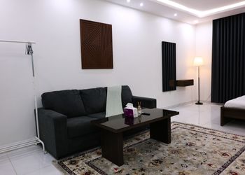 استديو بسرير ماستر وجلسه جانبيه