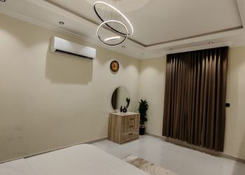 استديو بأثاث مريح وبسيط 