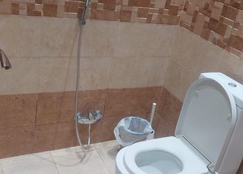 شاليه بمسبح وجلسة خارجية 