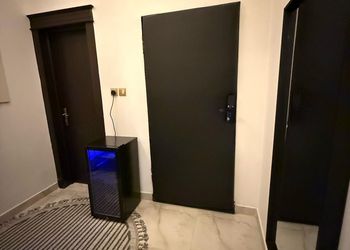 استديو بأثاث مريح وبسيط