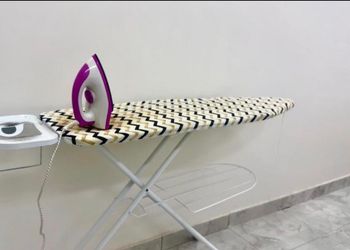 شقة بغرفة معيشة وغرفة نوم 