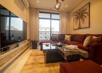 شقة ب3 غرف و بلياردو وسنما