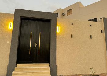 شاليه بمسطح اخضر ومجلس