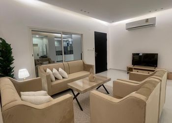 شقه بغرفتين وصالة ارضية بمدخل خاص