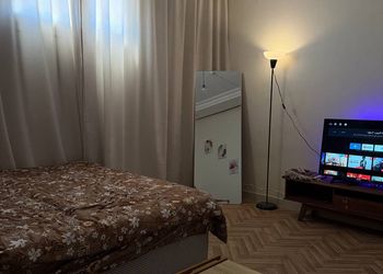 استديو بسرير ماستر وجلسة جانبية