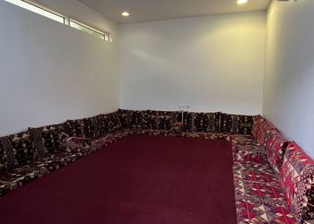 شاليه بمسطح اخضر وجلسة خارجية 