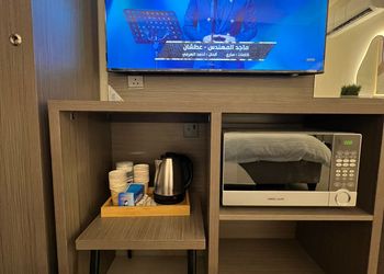 استديو بأثاث مريح وبسيط 