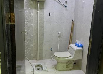 فيلا بمجالس وغرف نوم 