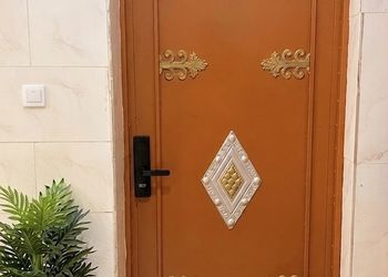 شقة بصالة أنيقة وغرفة نوم 