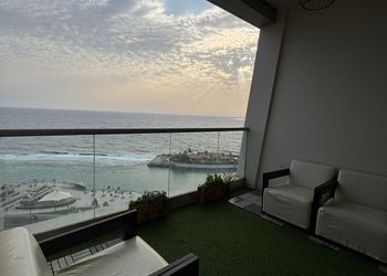 شقة باطلاله على البحر وغرفة نوم 