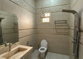 شاليه بألعاب أطفال وجلسة خارجية