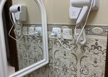 استديو بأثاث مريح وبسيط 