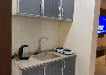 شقة بغرفة معيشة وغرفة نوم 