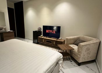 استديو هادئ بدخول ذاتي 