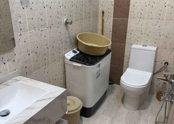 شقة بثلاث غرف نوم وصالة 