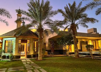 شاليه بمسطح اخضر و مسبح