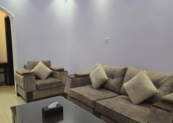 شقة بغرفة معيشة وغرفتين نوم 
