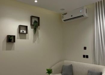 استديو بأثاث مريح وبسيط 