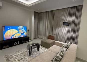 استديو بسرير ماستر وجلسة جانبية