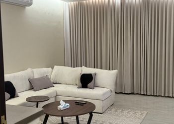 شقة بصالة مريحة ودخول ذاتي 