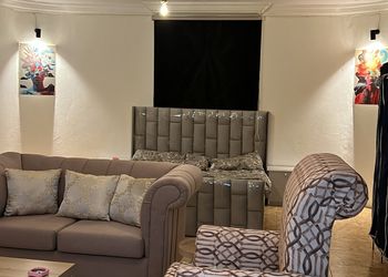 استديو بأثاث مريح وبسيط 