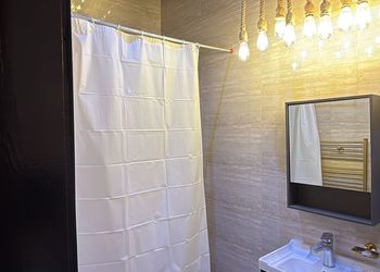 شاليه بغرفتين نوم و جلسة خارجية