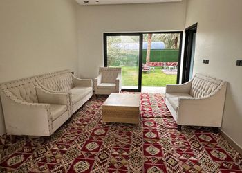 مزرعة بجلسة خارجية ومسبح