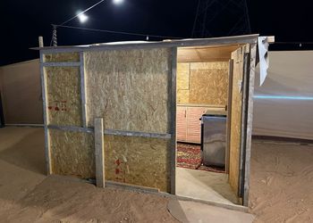 مخيم بجلسة خارجية وبيت شعر 