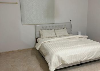 استديو بسرير ماستر وجلسة جانبية 
