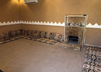شاليه بمسطح اخضر ومسبح