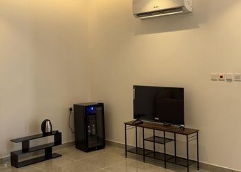 استديو مع حوش خاص بأثاث حصري