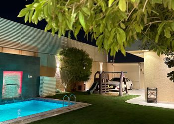 شاليه بمسبح خارجي وألعاب أطفال