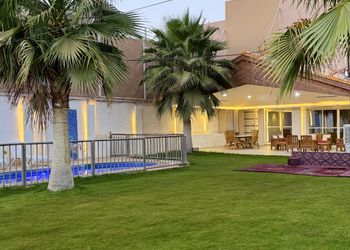 شاليه بألعاب مائية ومسب