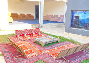 استراحة بمجالس ومسطح اخضر