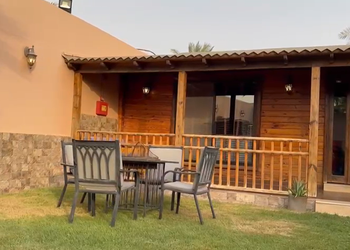شاليه كوخ خشبي بمسبح العاب مائية
