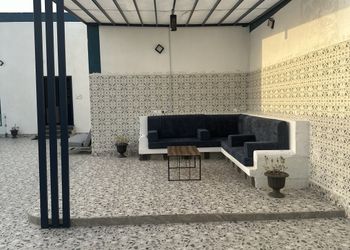 استراحة بمجالس ومسبح خارجي 