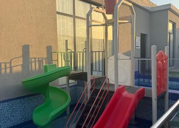 شالية بألعاب اطفال 