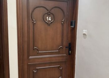 شقة بصالة أنيقة ودخول ذاتي