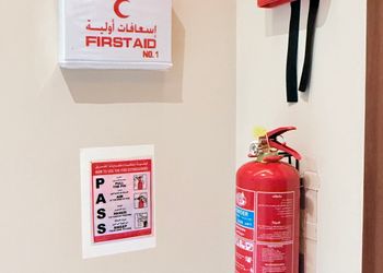 استديو بأثاث مريح وبسيط 