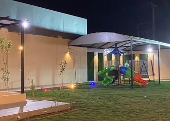 استراحة بجلسة خارجية و مسطح اخضر