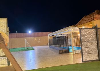 استراحة بملعب ومسبح