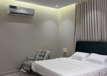 استديو بأثاث مريح وبسيط