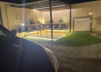 شاليه بجلسة خارجية ومسبح 