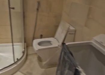 شقة بغرفة جلوس وغرفتين نوم 