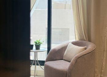 استديو بسرير ماستر وجلسة جانبية